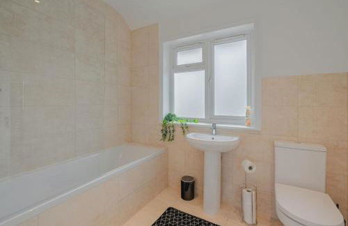 Cosy 3BR House by D3 Short Stay, Sleeps 8, Free on-site Parking & Garden - Foto 30