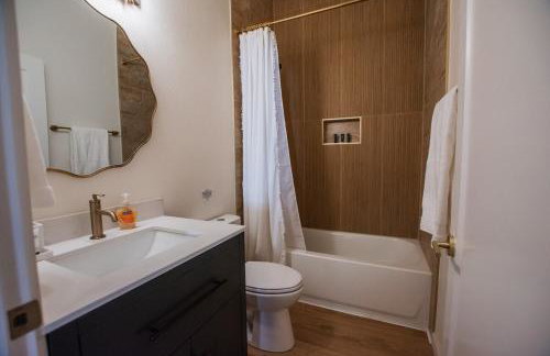 Terracotta Suite at ArnoTriplex! Hot Tub-Close to Downtown-Pet Friendly-No Pet Fee! - Foto 23