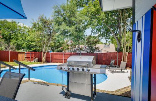 11 Mi to Six Flags! Poolside Oasis in Bedford - Foto 28