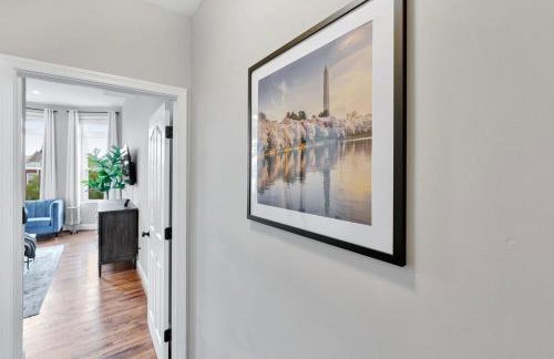 Luxury 4-BR with Free Parking in Heart of DC - Steps to Metro - Photo 31