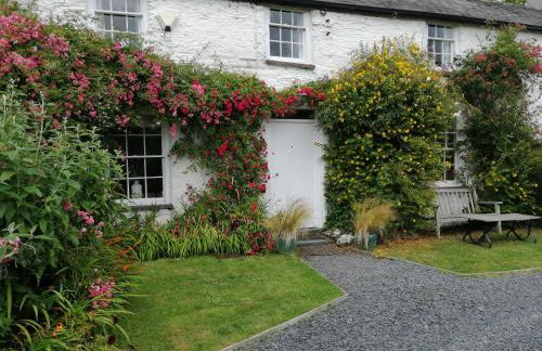 Glan y Morfa Welsh farmhouse overlooking Dyfi Estuary Rated 4 star Visit Wales - Photo 1