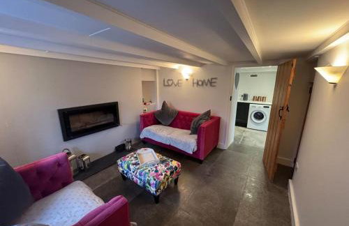 3 Double Bed Character Cottage in Quiet Hamlet - Photo 43