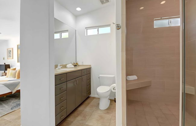 Modern Oasis w/ Pool, Patio Lounge, & Mountain Views Palo Verde by Avantstay - Foto 14