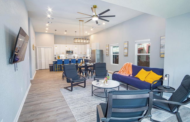 Seize the Moment! 4br/3ba Gem w/ Downtown Views! - Foto 17