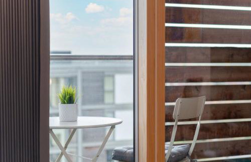 The Vizion serviced apartments from Pincott Properties - free parking, private balcony, and WiFi - Photo 76