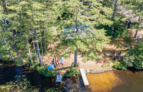 Hermit Lake Escape Family Fun - Beachfront BBQ - Foto 30