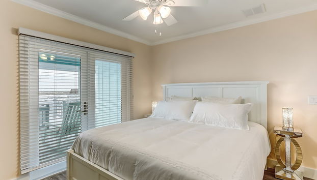 Oceanfront Beach House with Spacious Backyard by RedAwning - Foto 2, Habitación