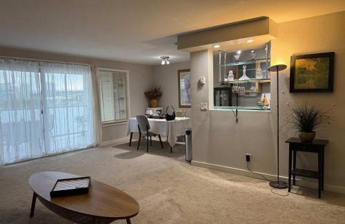 Pet Friendly Bellevue Condo with Stunning City Views - Foto 26