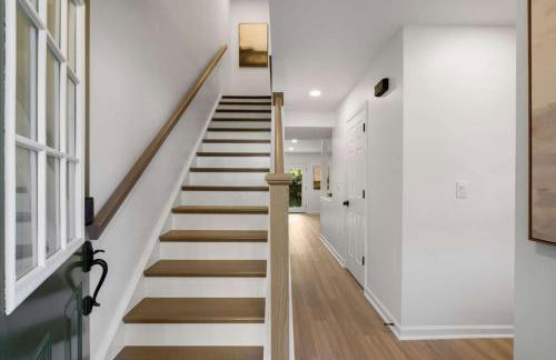 Stroll to Downtown Alpharetta AND Avalon Shops - Foto 11