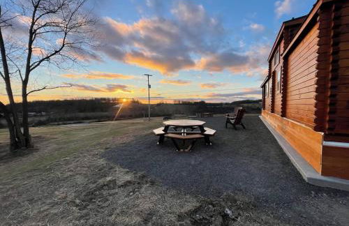 Private Luxury Log Cabin in the Endless Mountains, Firepit, Farm Charm - Foto 20