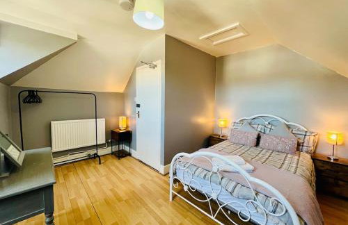 4-Bedroom House 5 mins to Beach & Parking - Foto 43