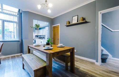 Spacious Modern Chester Home - Great Location - Photo 49