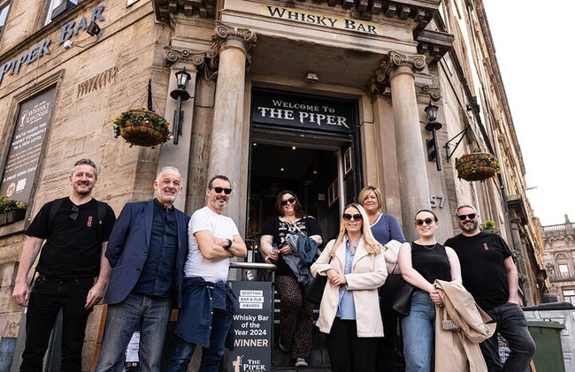 Explorez Glasgow : Visite à pied du Scottish Rogue Whisky Bar - Photo 1