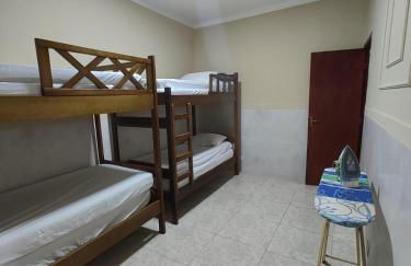 Casa para Famílias e Grupos com Ar-condicionado, Churrasqueira e estacionamento próximo em Praia Grande - Foto 57