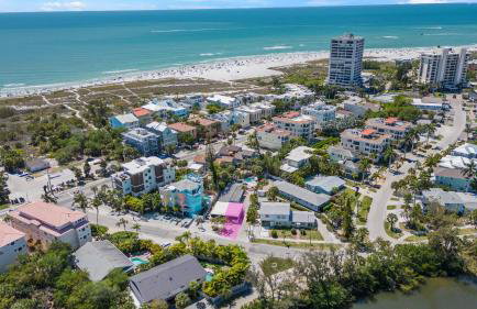 100 Steps to beach access - 5 minute walk to the Village - Private Porch - Foto 22