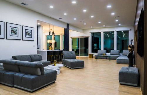 Lake Home: Relax and Unwind in Mission Hidden Gem - Photo 37