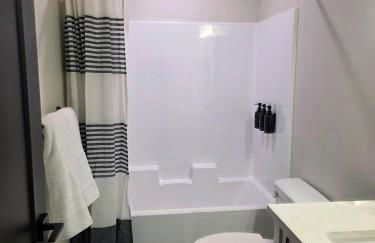 Alpine Escape Luxury Retreat, Hot Tub, Walkable, Mountain Views, 3 King Beds - Foto 34