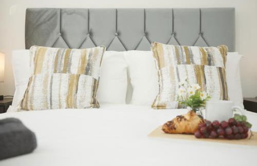 Gregor Place Modern four Bedroom House in Calne with Private Parking, perfect for teams or families staying in the area, Long stays welcome - Photo 36