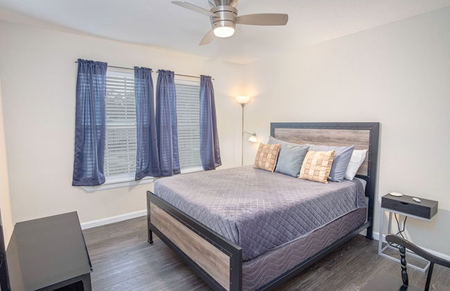 Splendid Gated 4 BR 2 BA Home Near Downtown - Foto 8