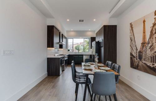 Luxury Modern 4 Bedroom 4 Bathroom Home with Rooftop Deck #4 - Foto 9