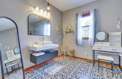 Elegant Pataskala Home with Hot Tub and Fire Pit! - Foto 17