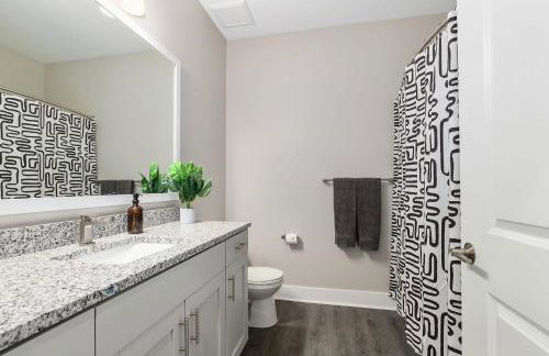 Modern 2BR 2BA New Build Condo with Garage & Patio - Foto 30