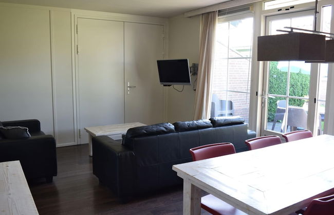 Semi-detached Bungalow with Dishwasher near Veluwe - Photo 25