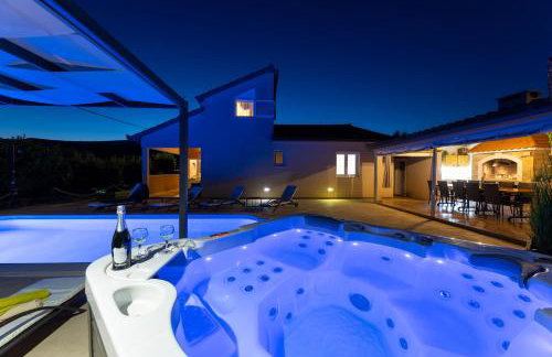 Beautiful Holiday Home "Villa Luka" - Foto 34