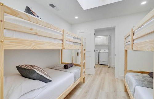 Superior 4BR 2BA Holiday Home with Hot Tub & Grill - Foto 29