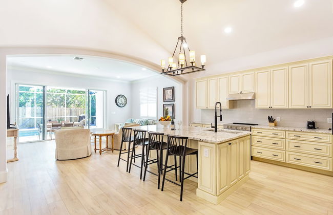 Imola: Newly Remodeled Pool Home Minutes from Vanderbilt Beach. Family-Friendly Retreat with 4 BR, 3.5 Bathrooms, and Private Screened Pool. Perfect Location Near Mercato and Naples Attractions - Foto 36