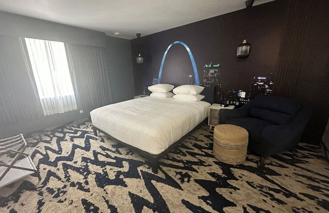 Lighthouse Inn & Suites - Photo 14