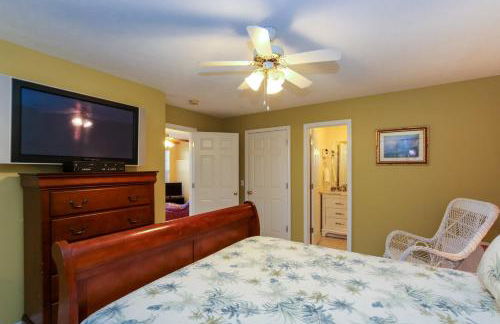 House #10 Paradise Found (pet friendly) private pier - Photo 18