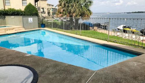 Contemporary, Dog-Friendly Townhouse with Balcony, Pool & Day Docks - Foto 3