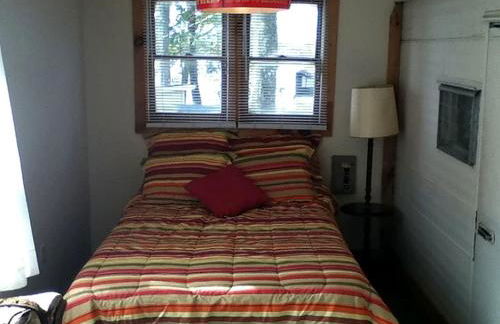 Rustic Cabin Beside the Great Sacandaga Lake in Northville, New York - Foto 6