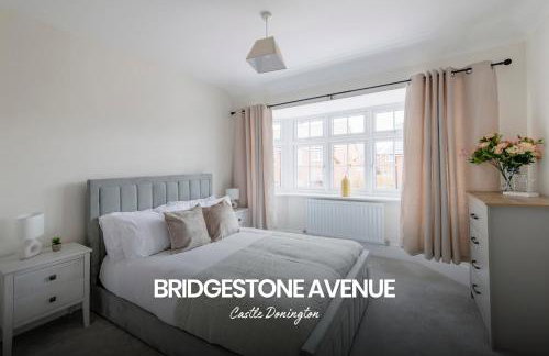 Spacious and Lovely 4-bed Home in Castle Donington by Renzo, Sleeps 6! - Photo 1