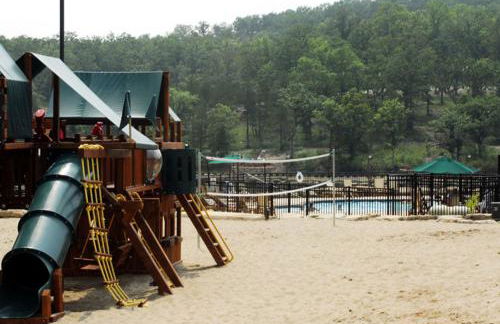 Couples Condo Retreat Overlooking Golf Course - Foto 47