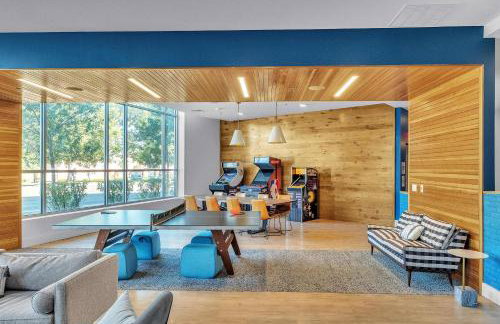 Chic and Modern Getaway with Gym 5 Min to Downtown - Foto 29