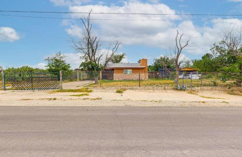 Cozy Home with Patio 24 Miles to Carlsbad Caverns NP - Foto 24