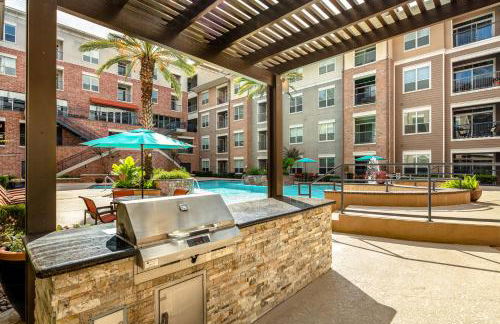 Gorgeous Furnished Apartments near Texas Medical Center & NRG Stadium - Photo 28