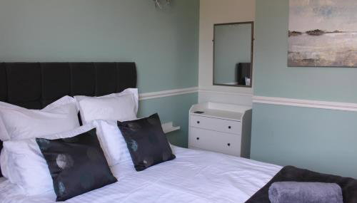 Spring Gardens, 4-bedroom seaside family home - Photo 4