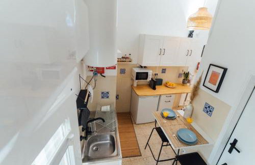 Cozy Old Town Apartment with Sunny Terrace - Photo 8