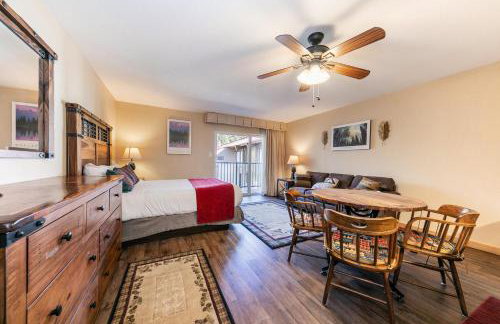 Charming Studio Deluxe w/kitchen #215 at Donner Lake Village - Foto 9