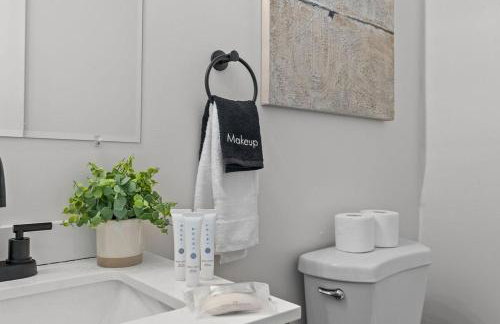 Brick and Modern on Miami St By StayLage - Foto 9