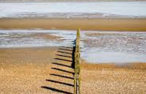 Fabulous Beach Front Holiday Location - Pass the Keys - Photo 17