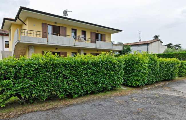 Spacious Apartment With Garden - Photo 30
