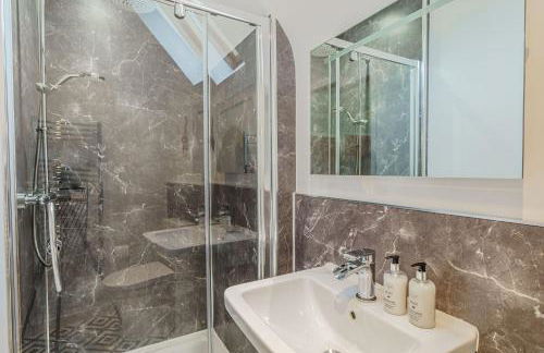 Lord Galloway 35 with Hot Tub - Photo 17