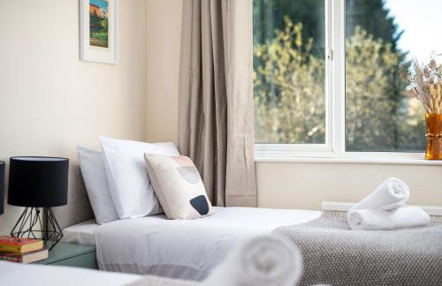 Long Stays-4bed house-Parking-By FabAccommodation - Foto 10