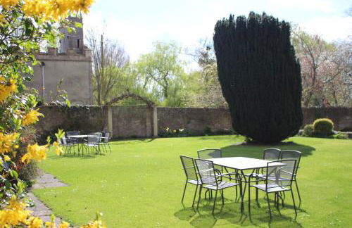 Charney Manor - Photo 24