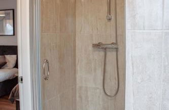 Spacious & Modern 8-Bed Home - Sleeps 13 - Parking - Foto 40