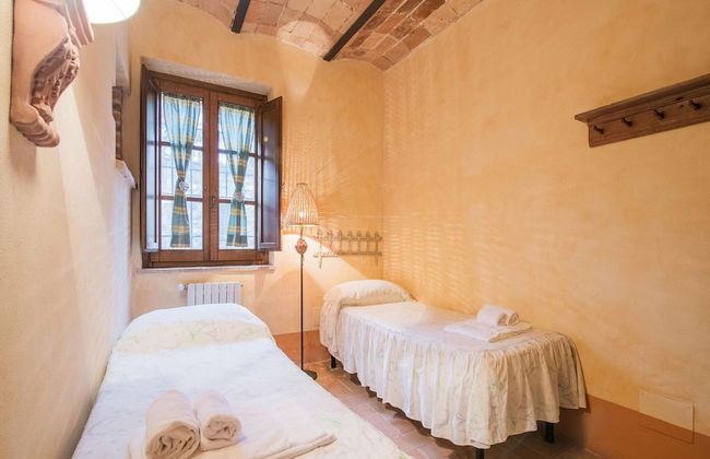 Apartment in Villa With Swimming Pool - Photo 2